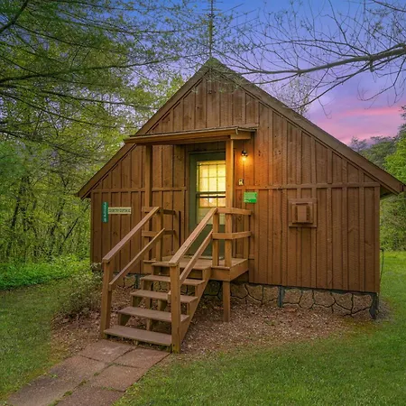 Blue Rose Cabins - Country Cottage